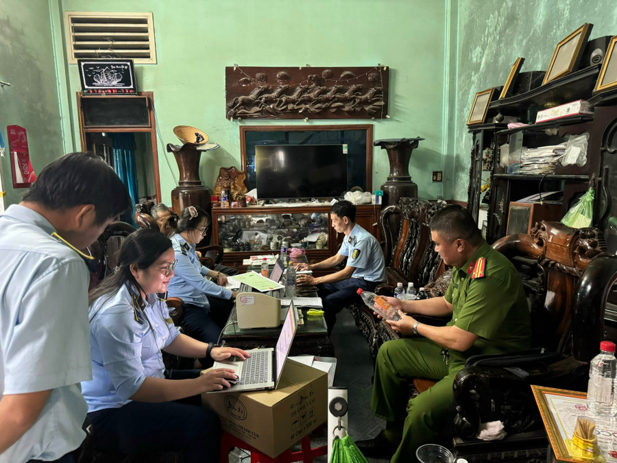 Phát hiện nhiều vi phạm tại một cơ sở sản xuất rượu thủ công