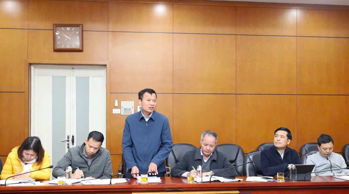 Đại diện c&aacute;c sở, ng&agrave;nh của th&agrave;nh phố H&agrave; Nội ph&aacute;t biểu tại buổi l&agrave;m việc. (Ảnh: Kim Nhuệ)