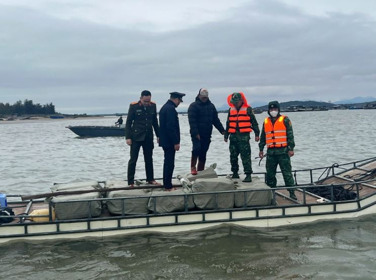 Phát hiện vụ vận chuyển 800kg nầm lợn đông lạnh nhập lậu