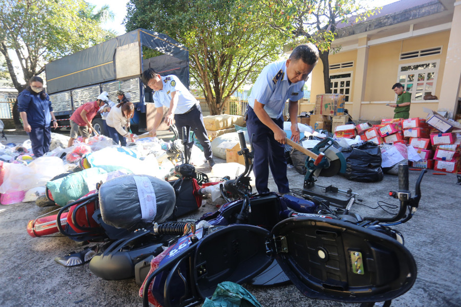Tiêu hủy hàng chục nghìn sản phẩm vi phạm hành chính