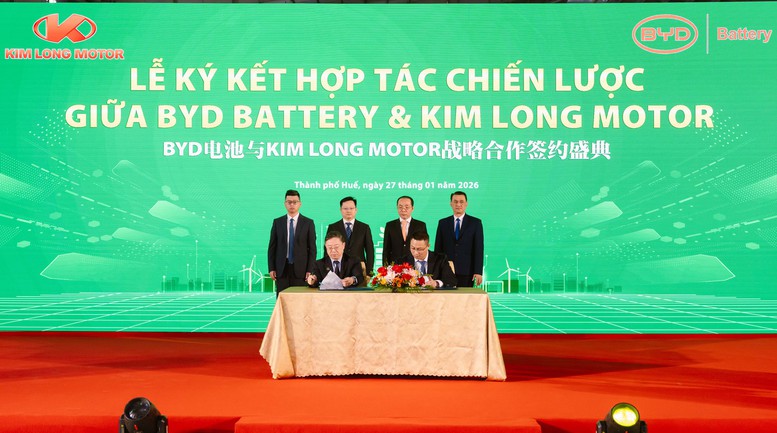 KIM LONG MOTOR k&yacute; kết hợp t&aacute;c chiến lược với BYD BATTERY&ndash; doanh nghiệp h&agrave;ng đầu thế giới trong lĩnh vực pin v&agrave; phương tiện sử dụng năng lượng mới - Ảnh VGP