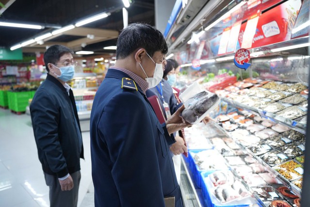 Quyết liệt ngăn chặn thực phẩm bẩn, hàng lậu trước Tết Bính Ngọ