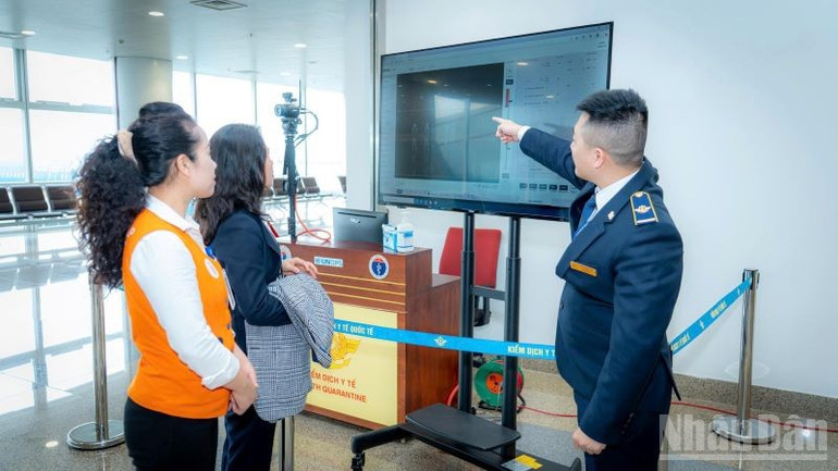 Nội Bài siết chặt kiểm dịch y tế, chủ động ngăn chặn virus Nipah