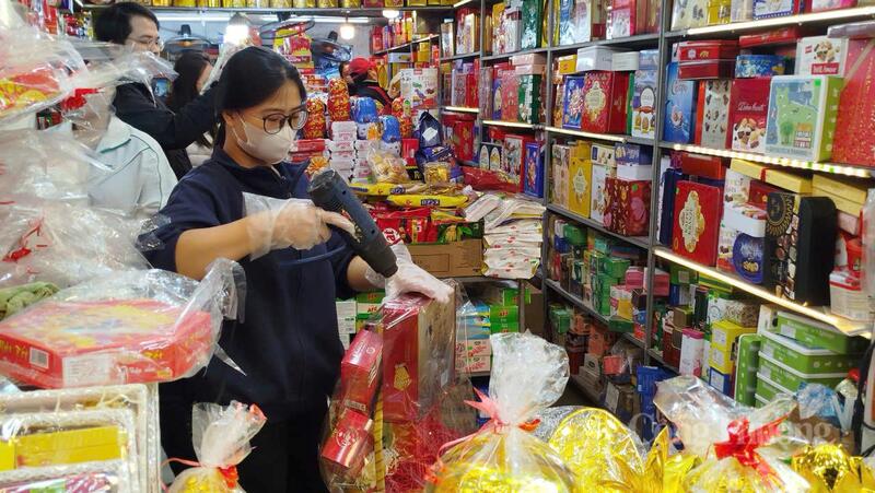 Đa dạng mẫu mã thị trường quà Tết