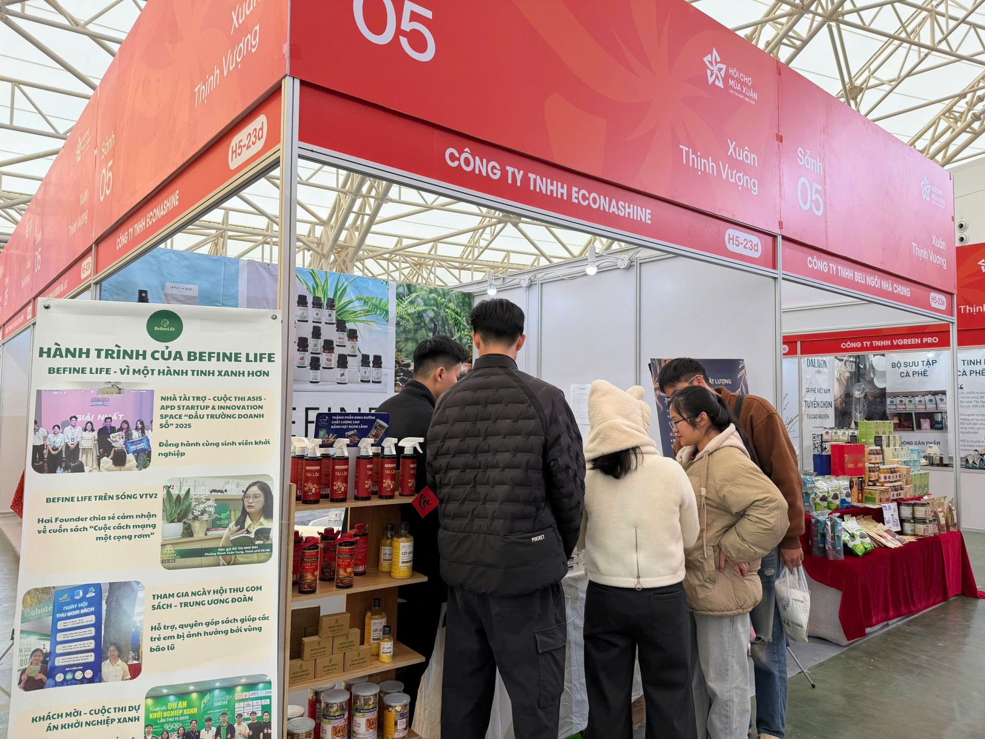 Kh&aacute;ch h&agrave;ng th&iacute;ch th&uacute; với sản phẩm 