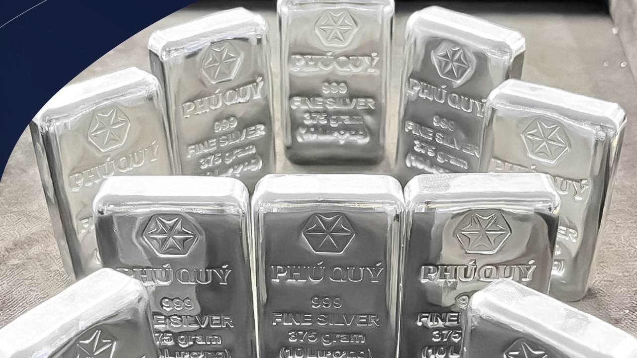 Giá bạc hôm nay 3/2: Tiếp tục sụt giảm