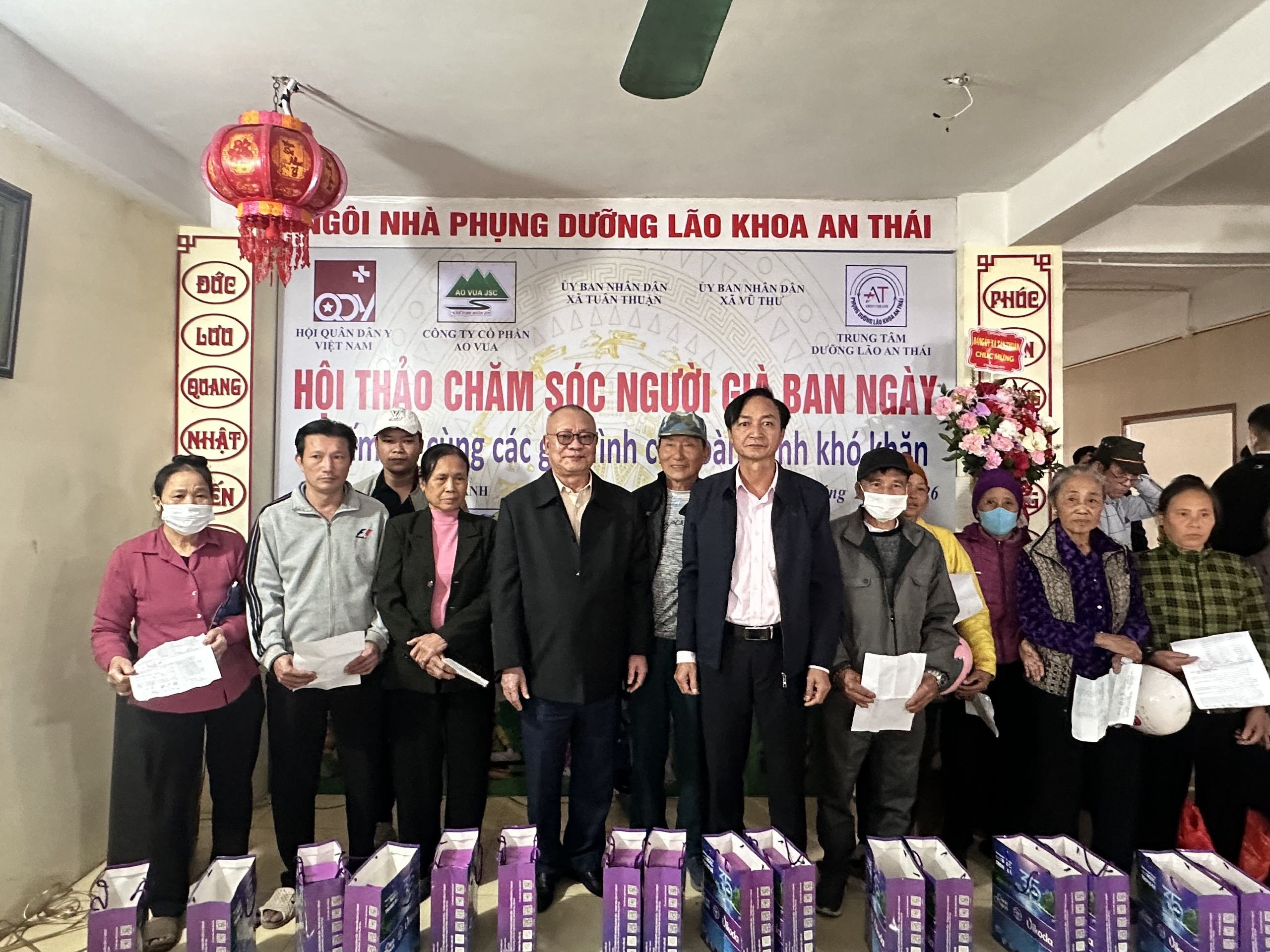 "Tết ấm áp" lan tỏa tại Hưng Yên: Trao quà, bàn giải pháp chăm sóc người cao tuổi