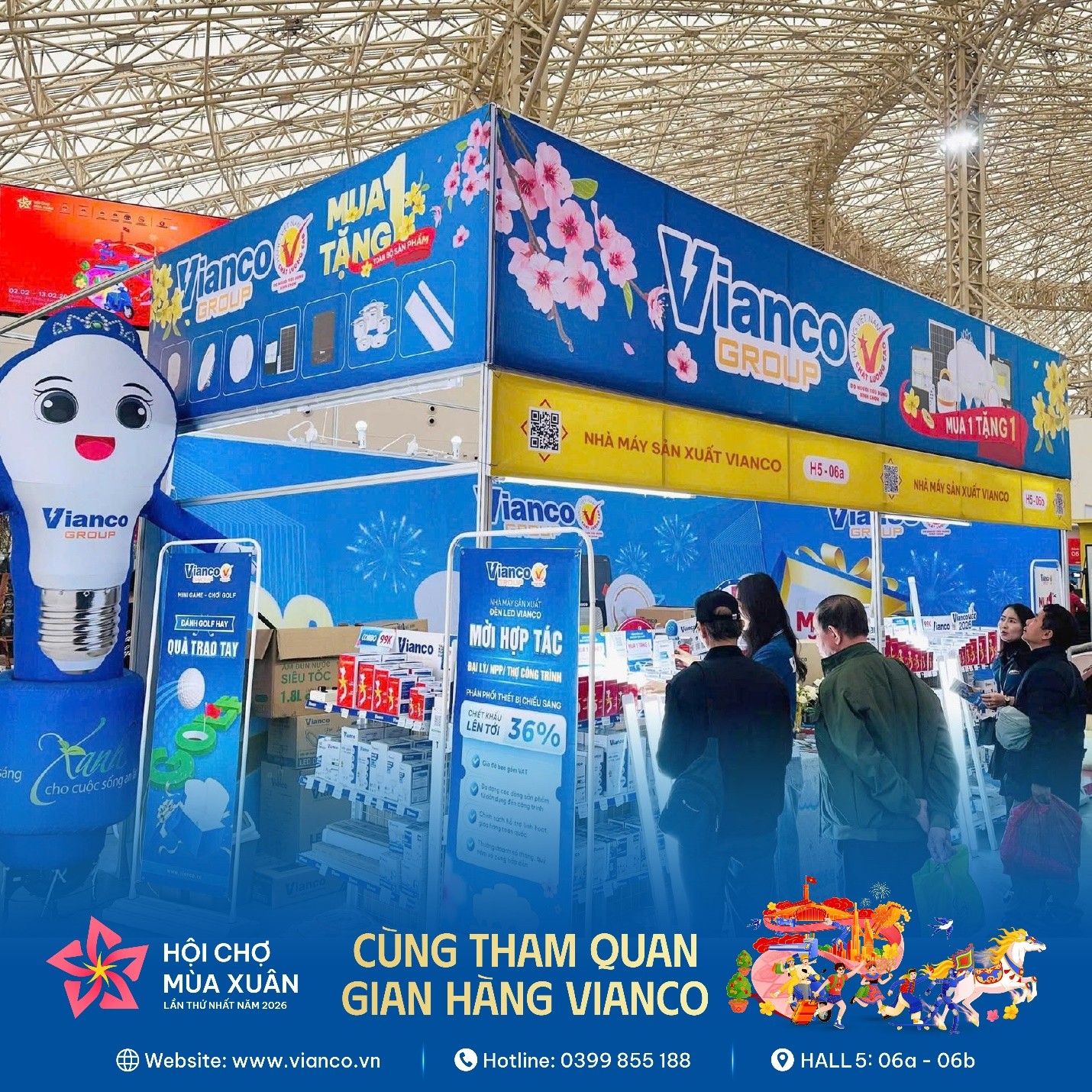 Kh&aacute;ch h&agrave;ng đến tham quan & mua sắm tại gian h&agrave;ng đ&egrave;n LED Vianco