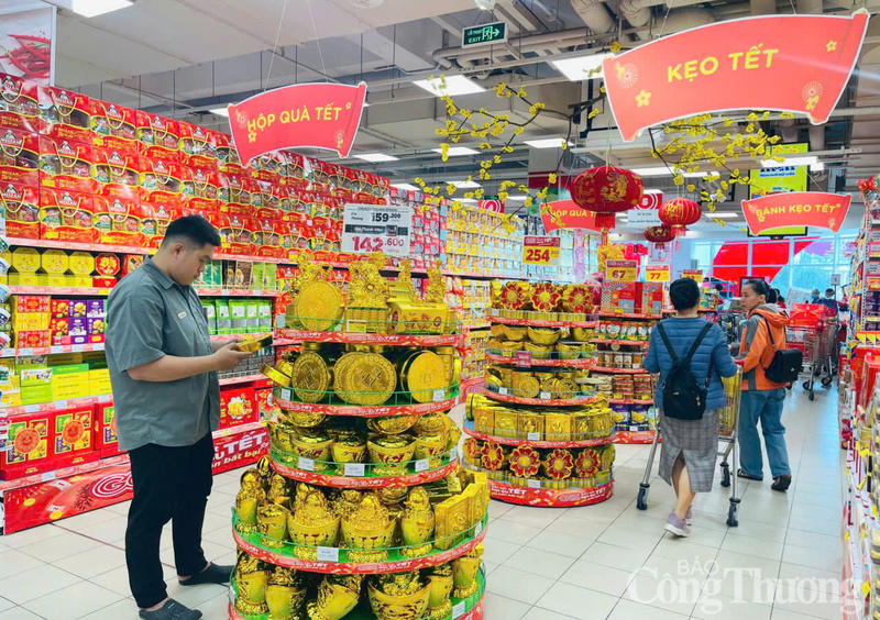 Hàng hóa Tết dồi dào, sức mua chưa tăng