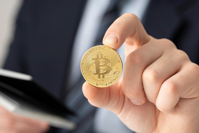 Bitcoin tiếp tục lao dốc, vốn hóa thị trường tiền số bốc hơi hàng tỷ USD
