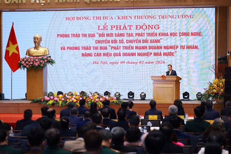 Lễ ph&aacute;t động Phong tr&agrave;o thi đua "Đổi mới s&aacute;ng tạo, ph&aacute;t triển khoa học, c&ocirc;ng nghệ, chuyển đổi số, chuyển đổi xanh" v&agrave; Phong tr&agrave;o thi đua "Ph&aacute;t triển mạnh doanh nghiệp tư nh&acirc;n, n&acirc;ng cao hiệu quả doanh nghiệp Nh&agrave; nước".