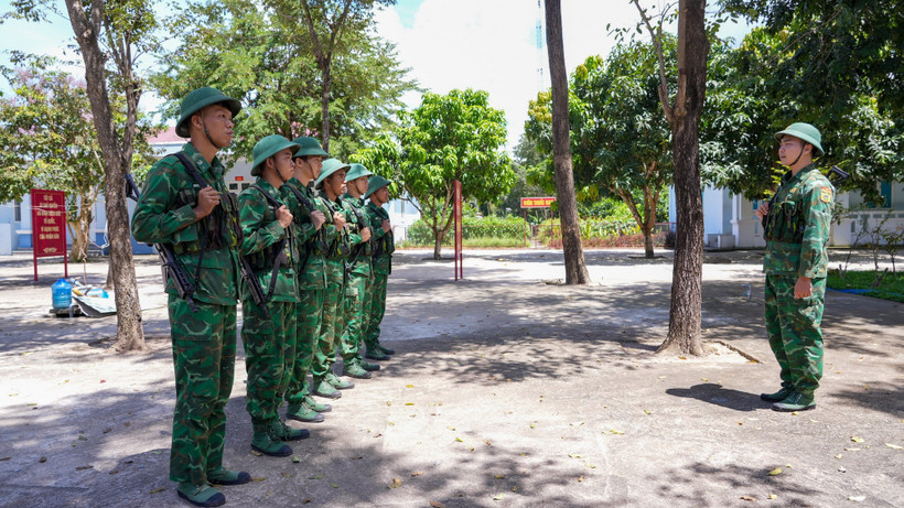 Mùa Xuân theo chân người lính gác biên