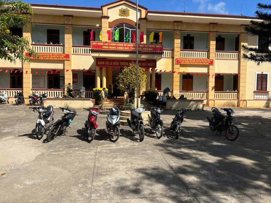 Công an xã Mang Yang tạm giữ 7 xe máy nẹt pô, lạng lách đêm giao thừa