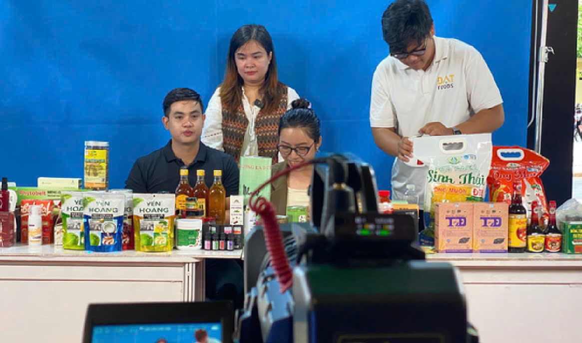 Siết quản lý thuế livestream, bán hàng online: Hàng nghìn trường hợp bị xử lý, nhiều cá nhân tự giác nộp thuế