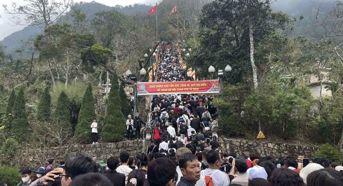 Ch&ugrave;a Y&ecirc;n Tử 