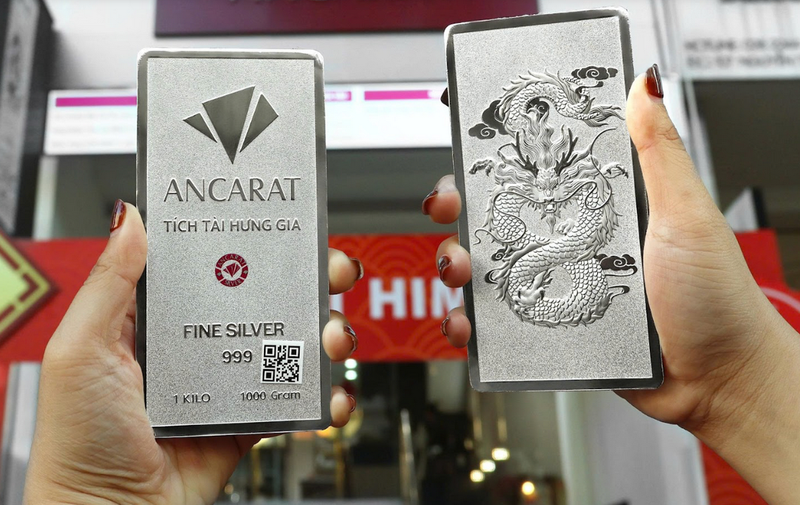 Giá bạc hôm nay 28/2: Trong nước và thế giới đồng loạt bật tăng, dòng tiền vẫn đổ vào kim loại quý