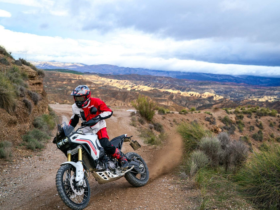 Ducati DesertX 2026 nâng cấp thiên hướng cho dân mê off-road