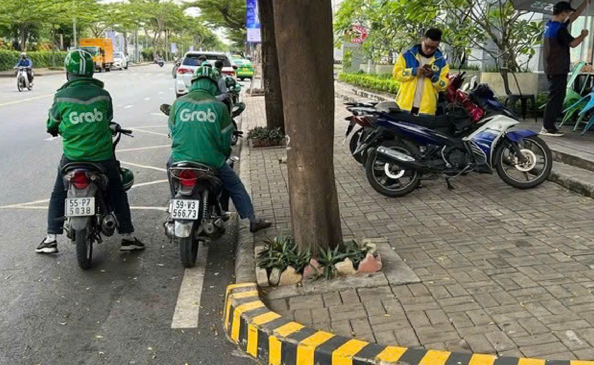 Tài xế xe công nghệ “ngại” cuốc gần khi giá xăng liên tục tăng