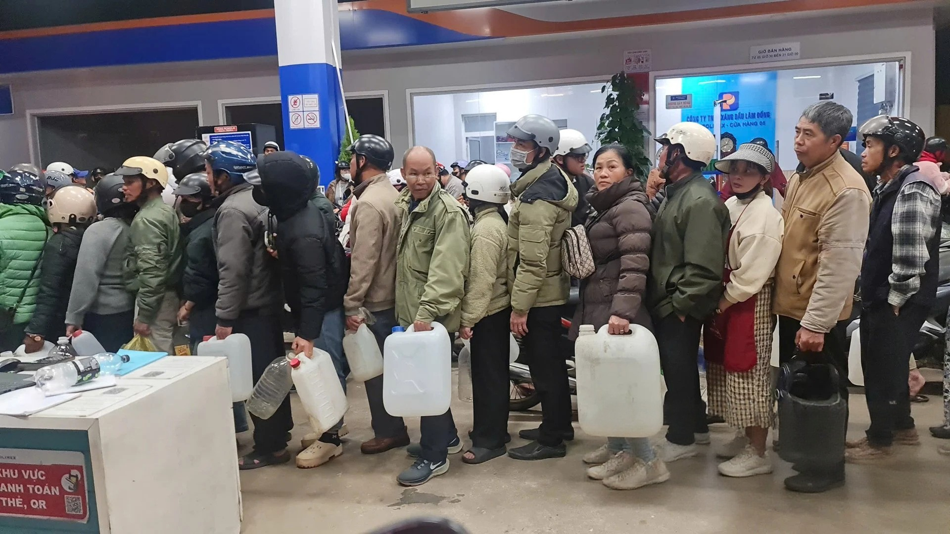 Siết kiểm soát găm hàng, tích trữ xăng dầu trên thị trường