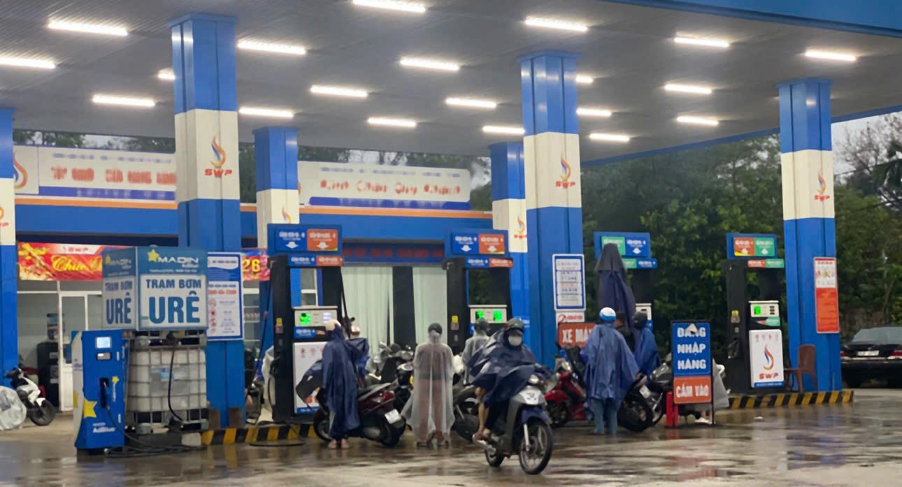 Trạm xăng dầu ở Huế bị lập biên bản vì chỉ bán tối đa 300.000 đồng mỗi lượt