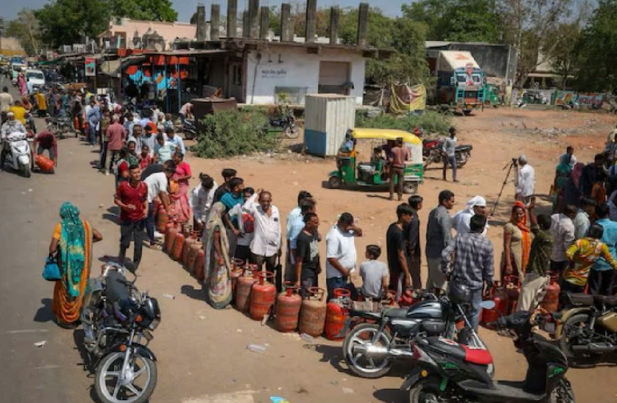 Người Ấn Độ đổ xô mua bếp từ, doanh số tăng hơn 30 lần, nhiều siêu thị cháy hàng