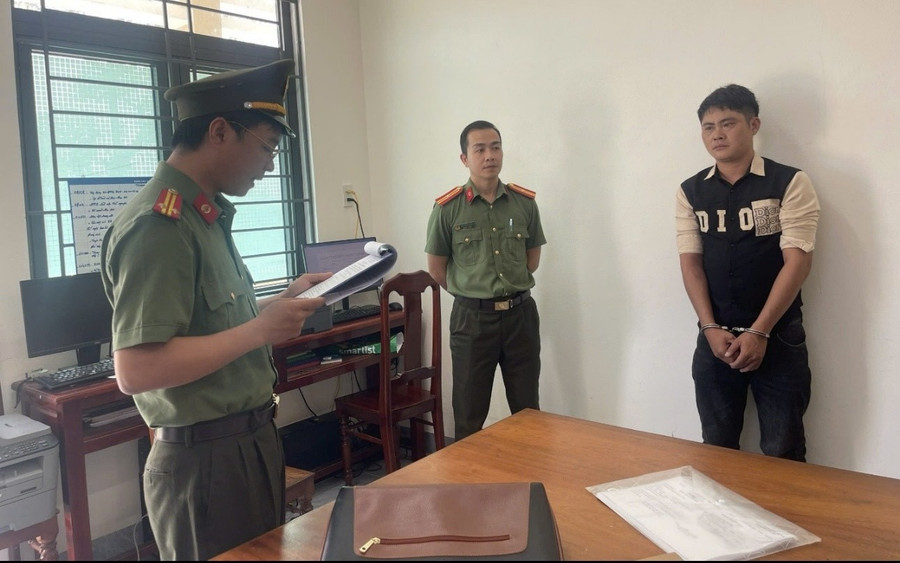 Khởi tố, bắt tạm giam đối tượng tàng trữ trái phép vũ khí quân dụng