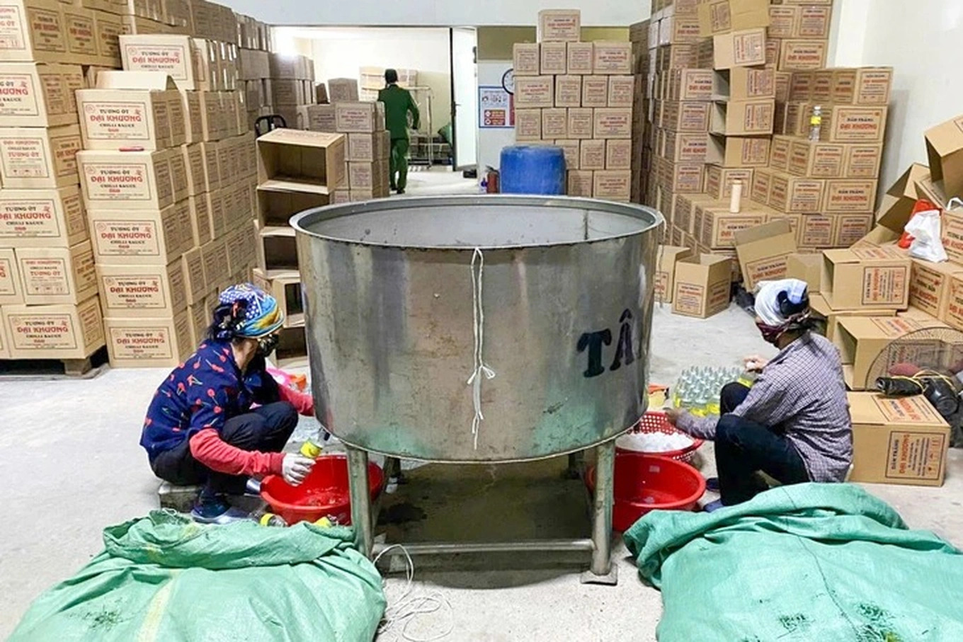 Nhiều cơ sở pha axit acetic làm giấm: Nguy cơ ngộ độc và tổn thương gan thận