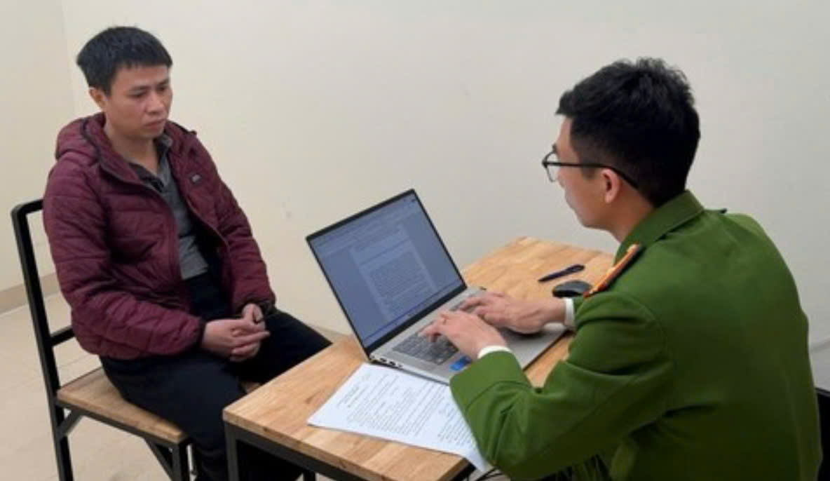 Phạm Vũ Khi&ecirc;m tại cơ quan C&ocirc;ng an.