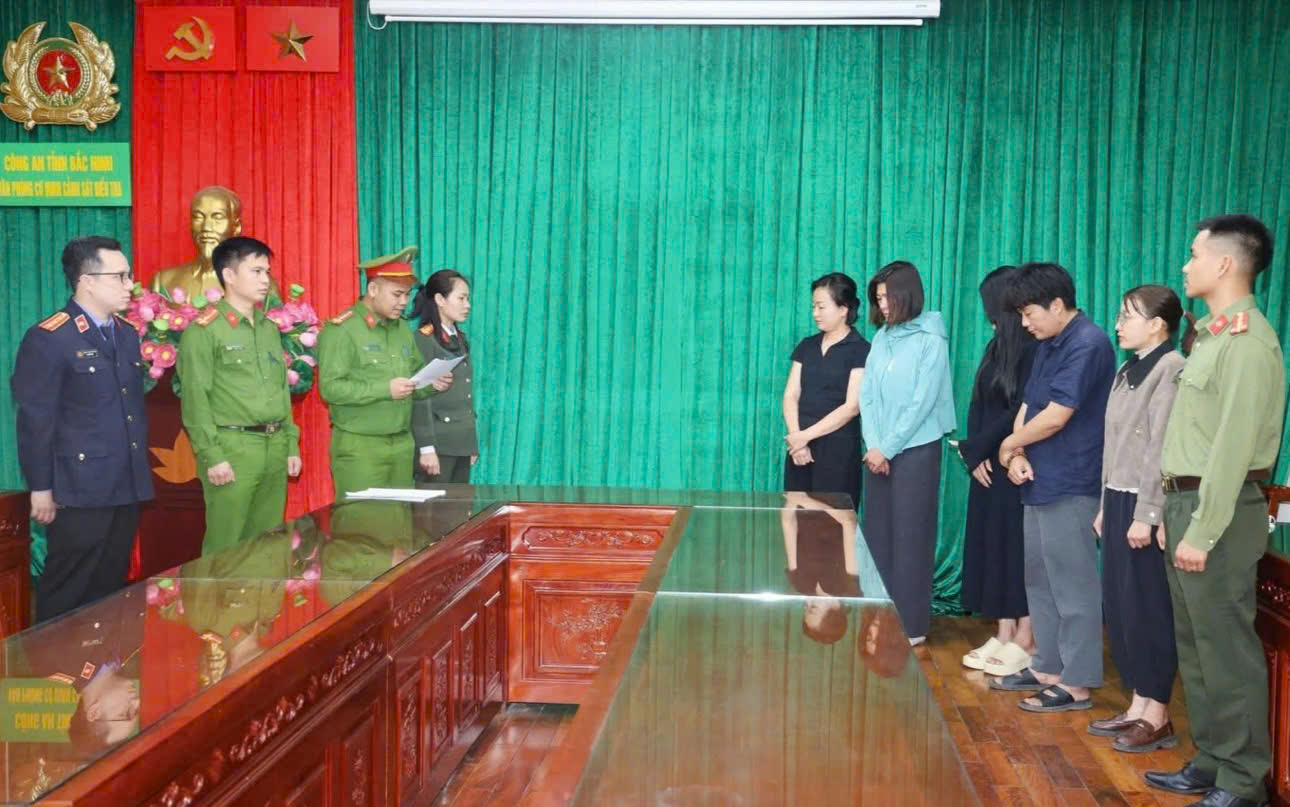 Làm giả hồ sơ để mua nhà ở xã hội, giám đốc doanh nghiệp cùng 4 môi giới bị khởi tố