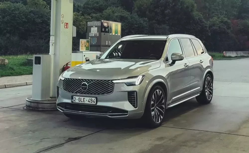 SUV hạng sang Volvo XC90 2026 sắp ra mắt, giá từ 3,579 tỷ đồng