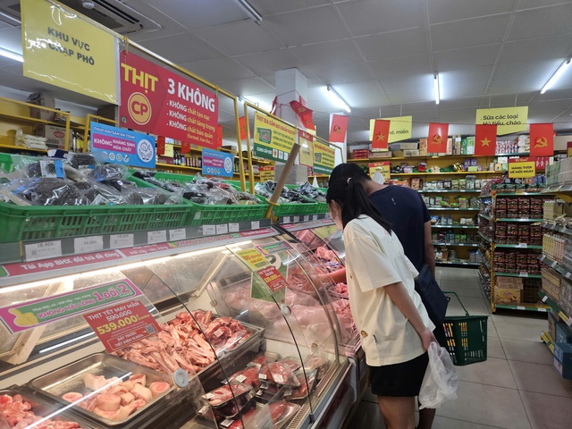 TPHCM bảo đảm nguồn cung xăng dầu, kiểm soát giá cả hàng hóa ổn định