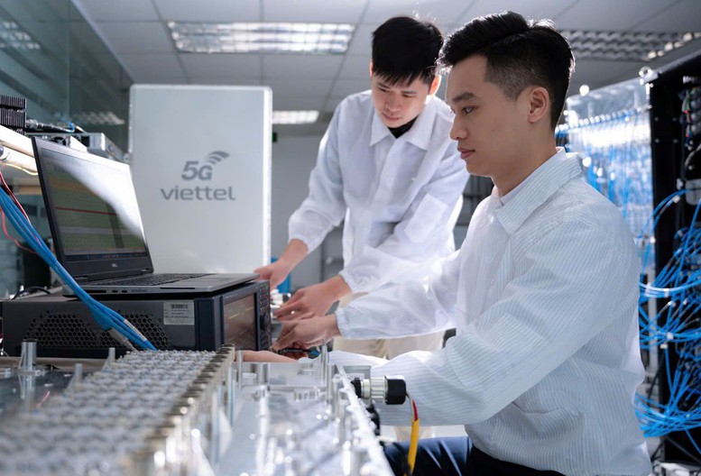 Viettel đang vững v&agrave;ng vị thế dẫn dắt trong việc l&agrave;m chủ c&ocirc;ng nghệ l&otilde;i v&agrave; chiến lược quốc gia, tập trung v&agrave;o 9 lĩnh vực then chốt như 5G/6G, AI, b&aacute;n dẫn, an ninh mạng v&agrave; c&ocirc;ng nghiệp quốc ph&ograve;ng - Ảnh: VGP/LT