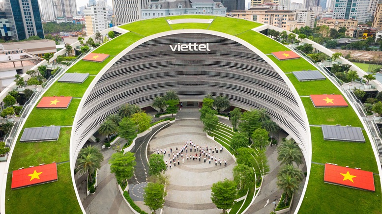 Viettel được xếp hạng l&agrave; thương hiệu c&oacute; sức mạnh đứng đầu trong tất cả c&aacute;c nh&agrave; mạng viễn th&ocirc;ng tr&ecirc;n thế giới - Ảnh: VGP/LT