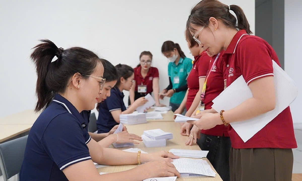 Doanh nghiệp tổ chức ph&aacute;t hỗ trợ trực tiếp cho người lao động với thủ tục nhanh gọn.