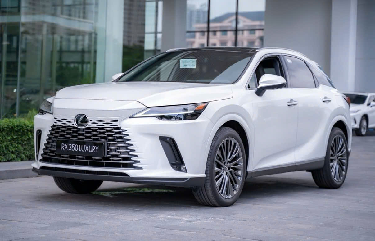 Lexus RX 350h giảm tới 190 triệu đồng.