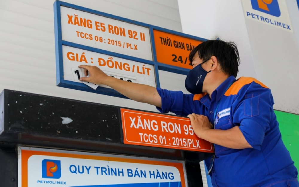 Giá xăng dầu chỉ được điều chỉnh ngay sau một ngày khi giá cơ sở tăng từ 15% trở lên