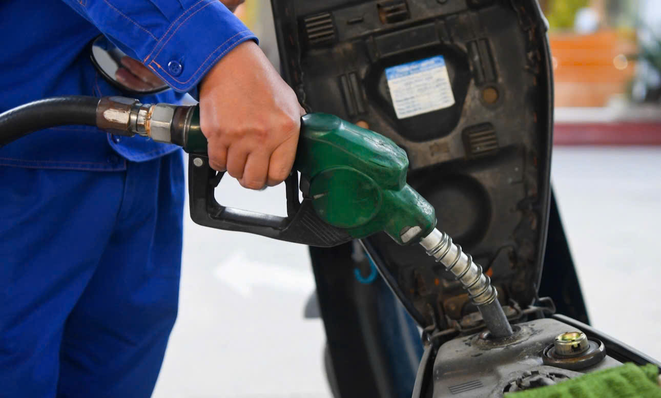 Hơn 15 ngày, 8 lần điều chỉnh giá, chi 3.000 tỷ đồng: Việt Nam giữ ổn định thị trường xăng dầu