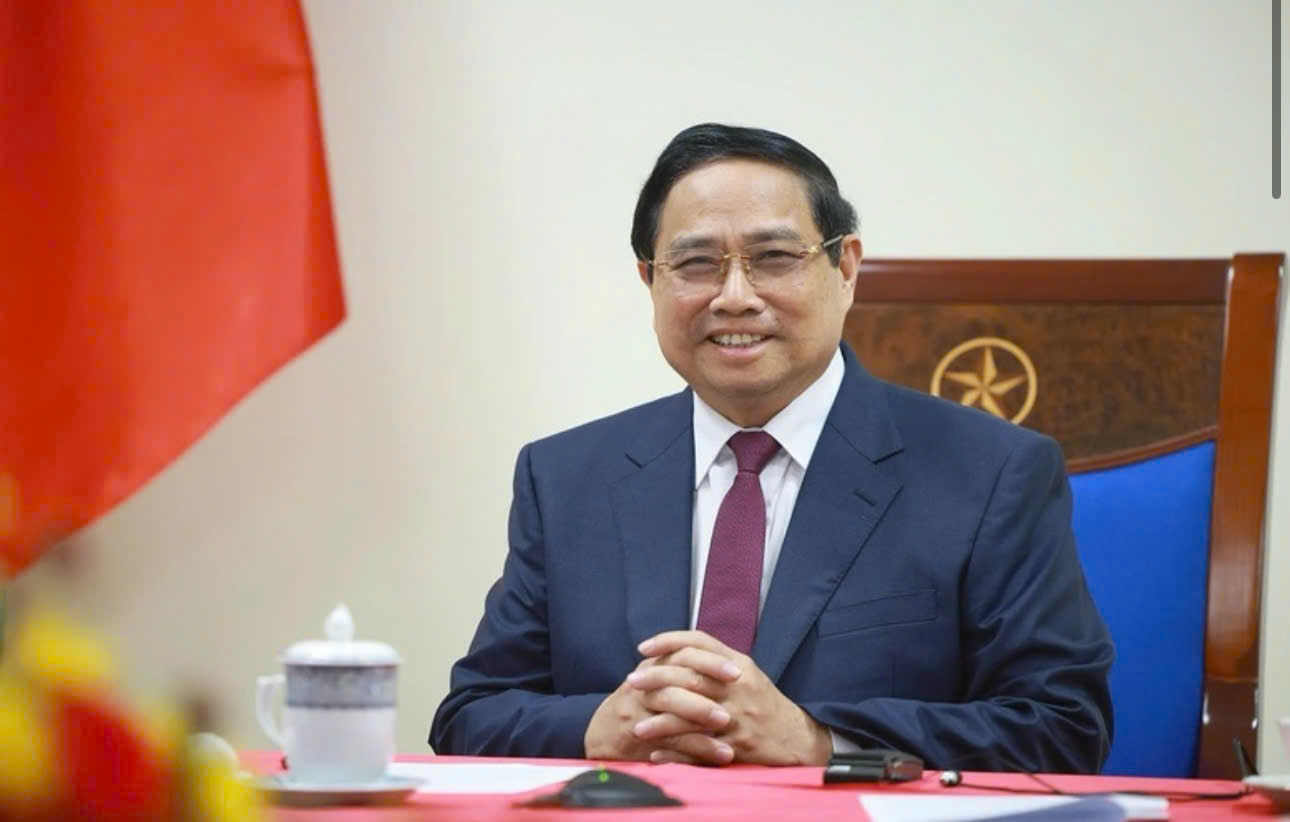 Thủ tướng điện đ&agrave;m, trao đổi với Thủ tướng Algeria Sifi Ghrieb đề nghị hỗ trợ nguồn cung dầu v&agrave; kh&iacute; đốt. (Ảnh: VGP/Nhật Bắc)