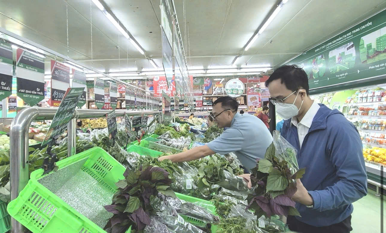 Áp lực chi phí leo thang, doanh nghiệp nỗ lực giữ giá bán lẻ