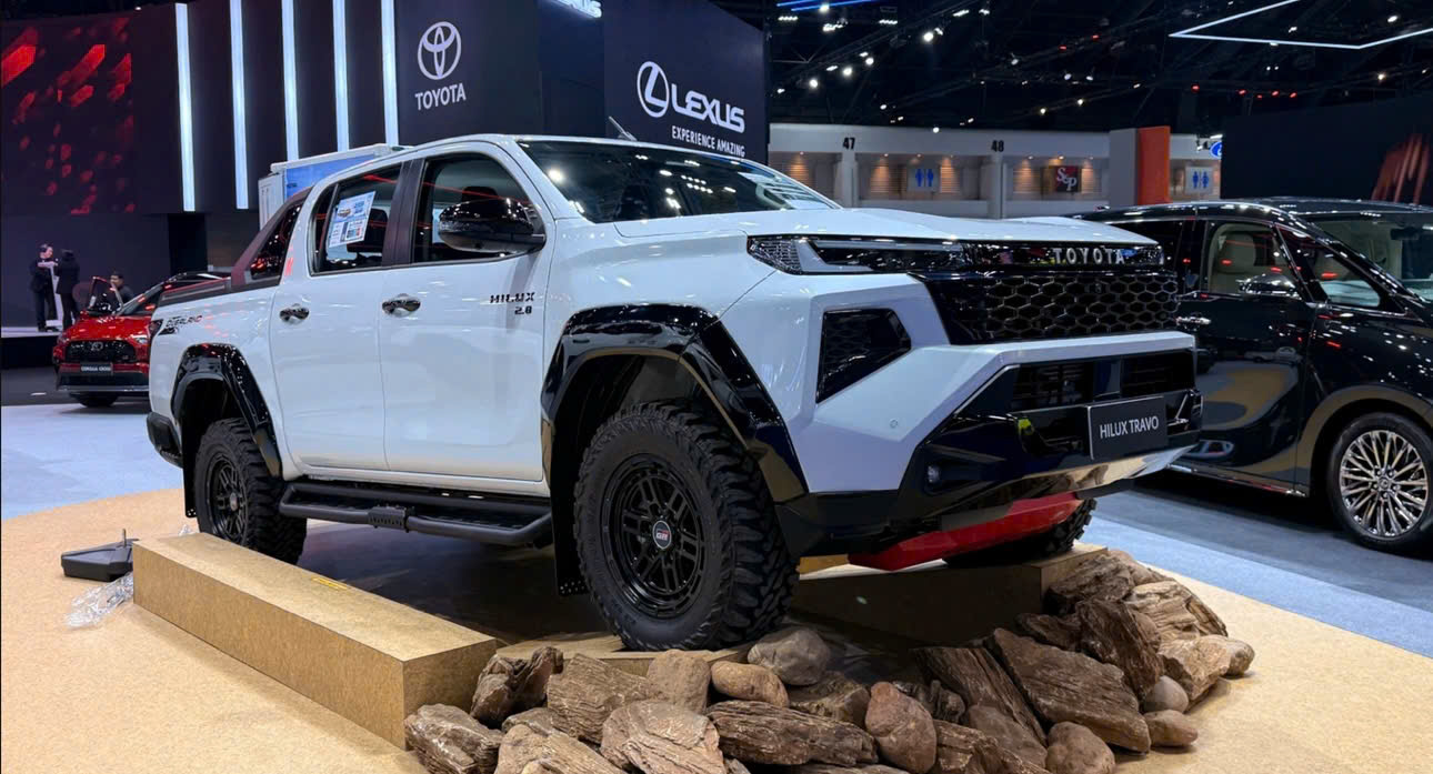 Toyota Hilux Travo-e ra mắt tại Thái Lan, giá từ khoảng 1,2 tỷ đồng