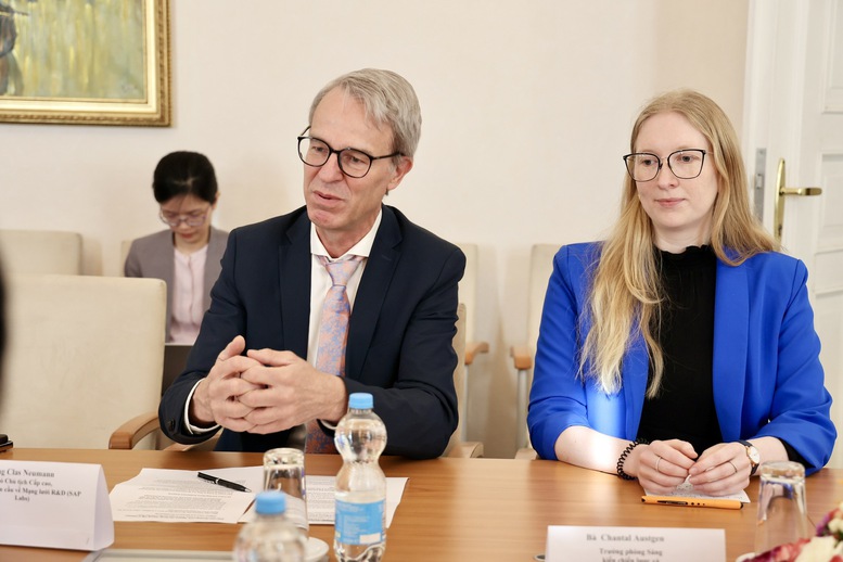 &Ocirc;ng Clas Neumann cho biết, tại Việt Nam, SAP đ&atilde; hoạt động hơn một thập kỷ, c&oacute; văn ph&ograve;ng tại TPHCM v&agrave; hệ sinh th&aacute;i c&aacute;c đối t&aacute;c ti&ecirc;u biểu như Petrolimex, Vingroup - Ảnh: VGP/Thu Sa