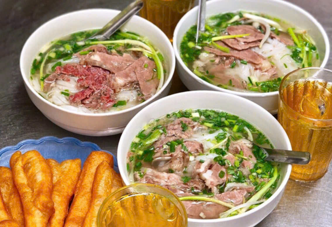 Giá bát phở chạm mốc 50.000 đồng, quán ăn vẫn chật vật giữ lãi