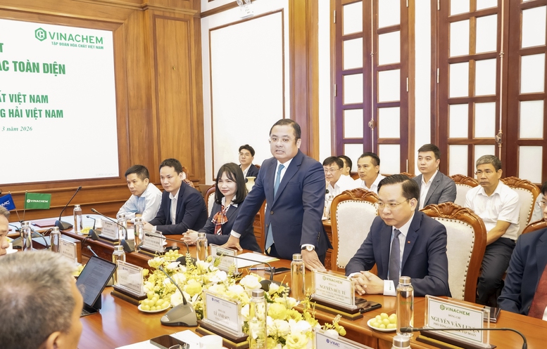 &Ocirc;ng Ph&ugrave;ng Quang Hiệp, Chủ tịch HĐTV Vinachem ph&aacute;t biểu tại buổi k&yacute; kết.