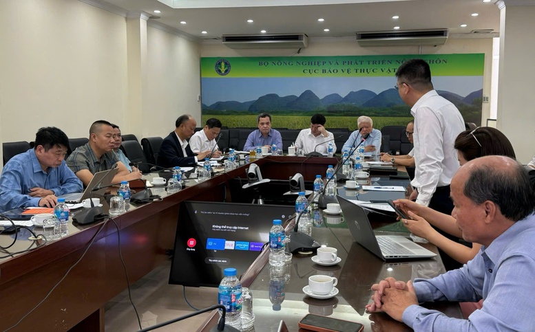 Hội nghị do Cục trưởng Huỳnh Tấn Đạt chủ tr&igrave;, với sự tham gia của đại diện c&aacute;c hiệp hội, doanh nghiệp v&agrave; cơ quan quản l&yacute; - Ảnh: VGP/Đỗ Hương