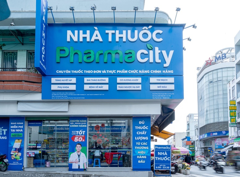 Tổng Gi&aacute;m đốc Pharmacity Deepanshu Madan: Việc ưu ti&ecirc;n c&aacute;c mặt h&agrave;ng thuốc nội địa đạt chuẩn GMP kh&ocirc;ng chỉ gi&uacute;p ổn định gi&aacute; m&agrave; c&ograve;n củng cố nền y tế tự cường, đ&aacute;p ứng nhanh ch&oacute;ng c&aacute;c t&igrave;nh huống khẩn cấp.