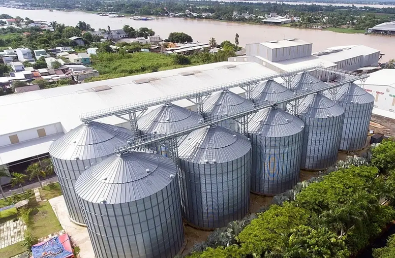 C&ocirc;ng ty Trung An (TP. Cần Thơ) huy động tối đa hệ thống dự trữ để giải quyết lượng l&uacute;a h&agrave;ng h&oacute;a lớn trong vụ đ&ocirc;ng xu&acirc;n 2025 - 2026. Ảnh: Kim Anh.