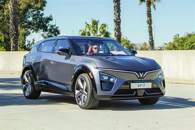 Ô tô điện và xe xăng: So chi phí toàn diện, lựa chọn nào kinh tế hơn?