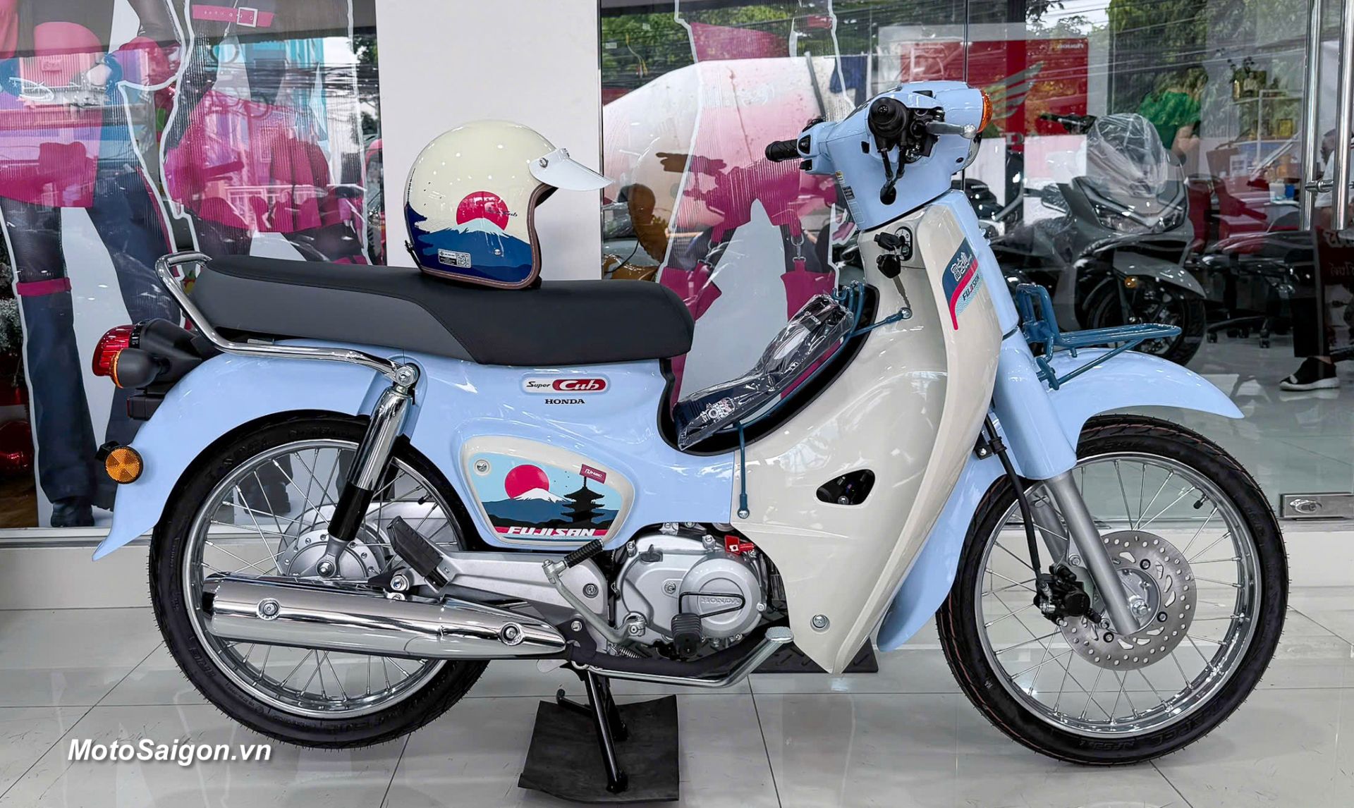 Honda Super Cub phiên bản núi Phú Sĩ, giá hơn 120 triệu đồng