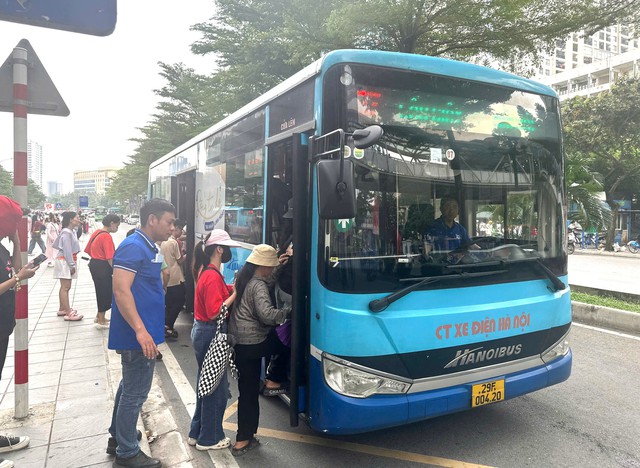 Hà Nội chưa có chủ trương miễn tiền vé xe buýt cho toàn dân