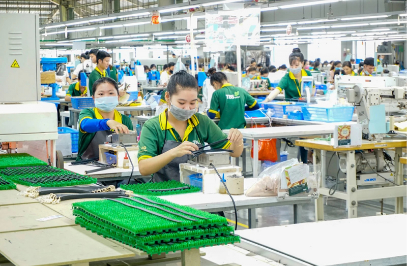 Nhiều doanh nghiệp đ&atilde; bắt đầu "nội địa h&oacute;a" tinh thần nghị quyết bằng những việc l&agrave;m cụ thể như số h&oacute;a quy tr&igrave;nh sản xuất, ứng dụng IoT để gi&aacute;m s&aacute;t năng lượng... Ảnh minh hoạ.